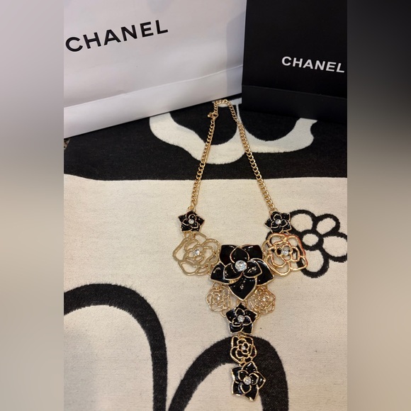 CHANEL VIBES YOU CAN AFFORD
DON’T MISS THIS BUNDLE OF FASHION ELEGANCE! BOUGIE⭐️ - Picture 6 of 14
